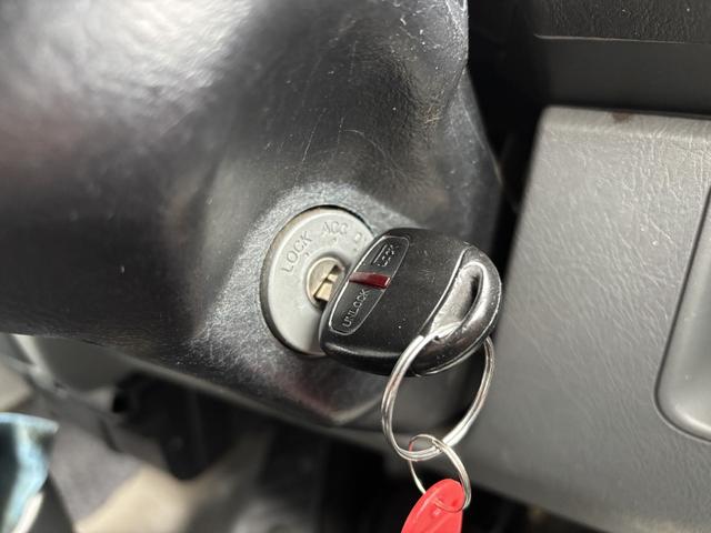 ���⌇�����Ȃ��A�C�e���ƂȂ����L�[���X�B�������t���Ă��܂��B���ڃL�[���������܂Ȃ��Ă��h�A�̎{���E�J�����o���܂��B�h�A���̃L�Y�h�~�ɂ��Ȃ�܂���