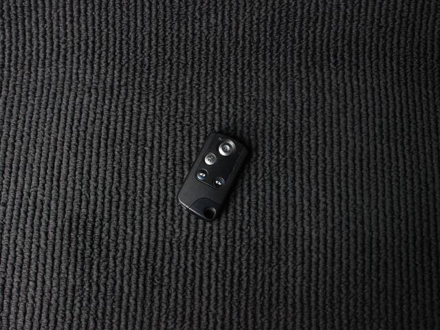 ステップワゴンスパーダ Ｚ　両側電動スライドドア・バックカメラ・ＥＴＣ・ドライブレコーダー・スマートキー・純正ナビ・ＣＤ／ＤＶＤ再生・ワンセグ・ＨＩＤヘッドライト・パドルシフト・革巻きステアリング・ドアバイザー（16枚目）