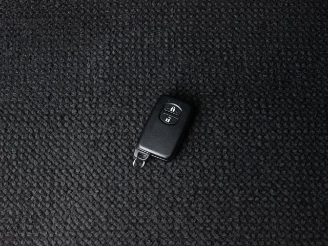 アクア S Bluetooth接続・バックカメラ・LEDヘッドライト・シートヒーター・フルセグ・スマートキー・ETC・オートA/C・純正18インチアルミ16インチアルミ・プッシュスタート・ドアバイザー(15枚目)