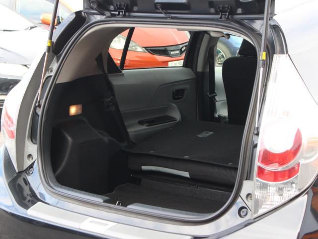 アクア S Bluetooth接続・バックカメラ・LEDヘッドライト・シートヒーター・フルセグ・スマートキー・ETC・オートA/C・純正18インチアルミ16インチアルミ・プッシュスタート・ドアバイザー(29枚目)