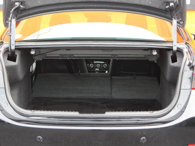 アテンザセダン ＸＤ　Ｌパッケージ　電動黒革シート・シートヒーター・バックカメラ・追従クルーズコントロール・コーナーセンサー・ＥＴＣ・スマートキー・ＳＤナビ・パドルシフト・ＨＩＤヘッドライト・純正１９インチアルミ・ドアバイザー（11枚目）