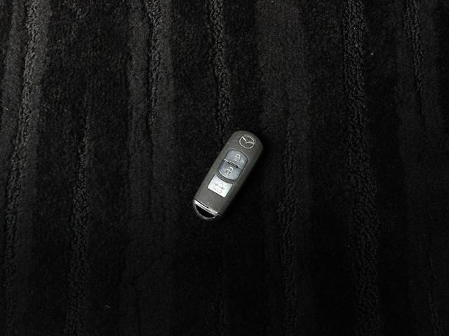 アテンザセダン ＸＤ　Ｌパッケージ　電動黒革シート・シートヒーター・バックカメラ・追従クルーズコントロール・コーナーセンサー・ＥＴＣ・スマートキー・ＳＤナビ・パドルシフト・ＨＩＤヘッドライト・純正１９インチアルミ・ドアバイザー（16枚目）