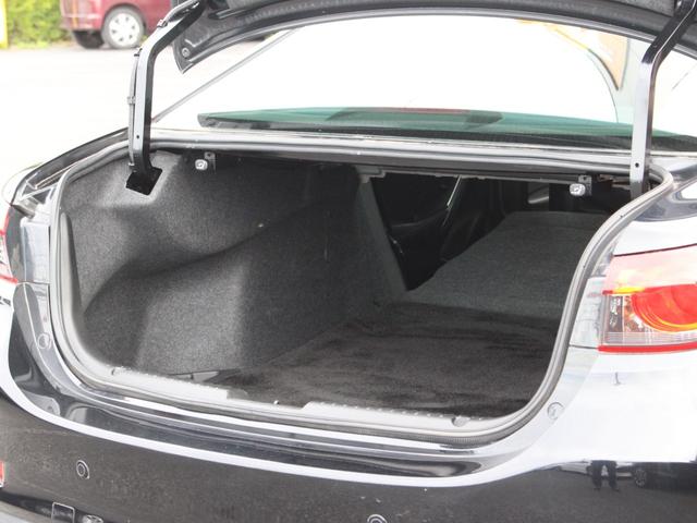 アテンザセダン ＸＤ　Ｌパッケージ　電動黒革シート・シートヒーター・バックカメラ・追従クルーズコントロール・コーナーセンサー・ＥＴＣ・スマートキー・ＳＤナビ・パドルシフト・ＨＩＤヘッドライト・純正１９インチアルミ・ドアバイザー（30枚目）