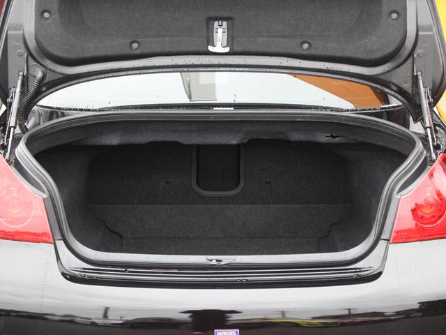 スカイライン 250GT 後期型・電動黒半革シート・サイド&バックカメラ・Bluetooth接続・純正HDDナビ・フルセグ・音楽録音・ETC・インテリキー・HIDヘッドライト・プッシュスタート・純正17インチアルミ・ドアバイザ(29枚目)