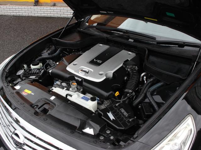 スカイライン 250GT 後期型・電動黒半革シート・サイド&バックカメラ・Bluetooth接続・純正HDDナビ・フルセグ・音楽録音・ETC・インテリキー・HIDヘッドライト・プッシュスタート・純正17インチアルミ・ドアバイザ(31枚目)