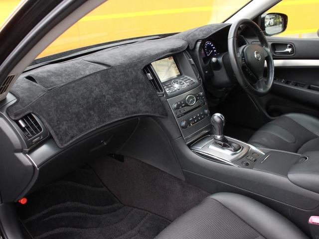 スカイライン 250GT 後期型・電動黒半革シート・サイド&バックカメラ・Bluetooth接続・純正HDDナビ・フルセグ・音楽録音・ETC・インテリキー・HIDヘッドライト・プッシュスタート・純正17インチアルミ・ドアバイザ(35枚目)