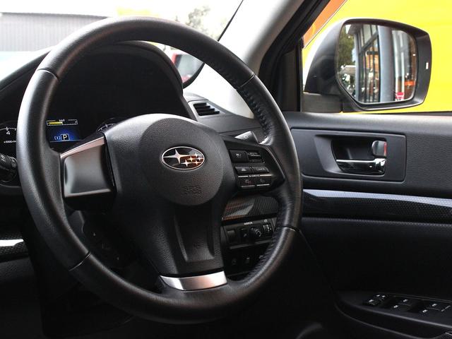 レガシィＢ４ ２．５ｉ　ＢスポーツアイサイトＧパッケージ　電動半革シート・バックカメラ・追従クルーズコントロール・ＨＩＤヘッドライト・スマートキー・プッシュスタート・社外１７インチアルミ・ＥＴＣ・パドルシフト・革巻きハンドル・オートＡ／Ｃ（12枚目）