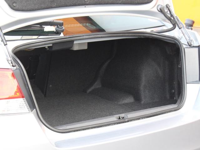 レガシィＢ４ ２．５ｉ　ＢスポーツアイサイトＧパッケージ　電動半革シート・バックカメラ・追従クルーズコントロール・ＨＩＤヘッドライト・スマートキー・プッシュスタート・社外１７インチアルミ・ＥＴＣ・パドルシフト・革巻きハンドル・オートＡ／Ｃ（27枚目）