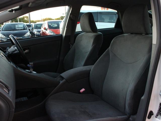 プリウス Ｇ　Ｂｌｕｅｔｏｏｔｈ接続・バックカメラ・追従クルーズコントロール・プリクラッシュセーフティ・ＥＴＣ・スマートキー・ＥＴＣ・オートＡ／Ｃ・プッシュスタート・ドアバイザー革巻きハンドル・ライトレベライザー（5枚目）