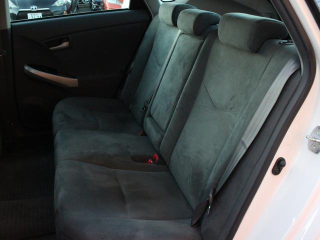 プリウス Ｇ　Ｂｌｕｅｔｏｏｔｈ接続・バックカメラ・追従クルーズコントロール・プリクラッシュセーフティ・ＥＴＣ・スマートキー・ＥＴＣ・オートＡ／Ｃ・プッシュスタート・ドアバイザー革巻きハンドル・ライトレベライザー（6枚目）