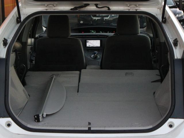 プリウス Ｇ　Ｂｌｕｅｔｏｏｔｈ接続・バックカメラ・追従クルーズコントロール・プリクラッシュセーフティ・ＥＴＣ・スマートキー・ＥＴＣ・オートＡ／Ｃ・プッシュスタート・ドアバイザー革巻きハンドル・ライトレベライザー（10枚目）