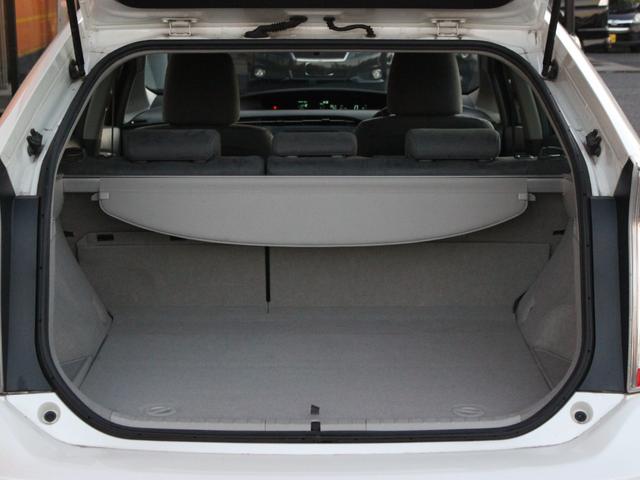 プリウス Ｇ　Ｂｌｕｅｔｏｏｔｈ接続・バックカメラ・追従クルーズコントロール・プリクラッシュセーフティ・ＥＴＣ・スマートキー・ＥＴＣ・オートＡ／Ｃ・プッシュスタート・ドアバイザー革巻きハンドル・ライトレベライザー（27枚目）