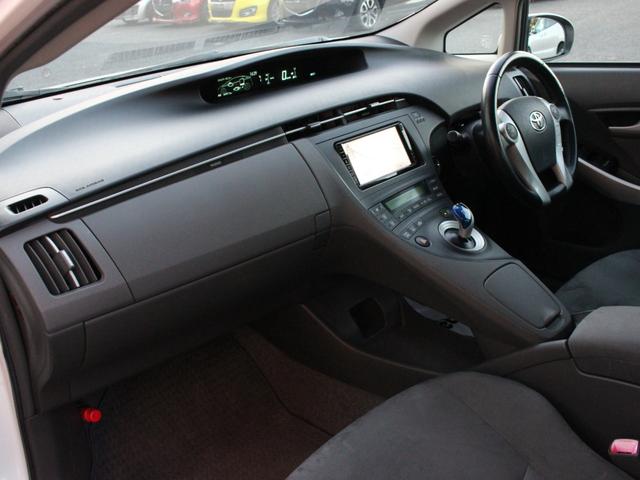 プリウス Ｇ　Ｂｌｕｅｔｏｏｔｈ接続・バックカメラ・追従クルーズコントロール・プリクラッシュセーフティ・ＥＴＣ・スマートキー・ＥＴＣ・オートＡ／Ｃ・プッシュスタート・ドアバイザー革巻きハンドル・ライトレベライザー（33枚目）