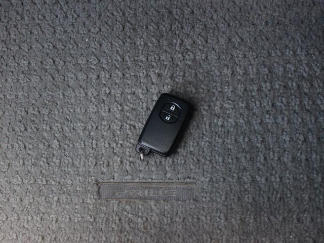 プリウス Ｓ　Ｂｌｕｅｔｏｏｔｈ接続・バックカメラ・ＥＴＣ・ワンセグ・ドライブレコーダー・スマートキー・プッシュスタート・純正１５インチアルミ・ドアバイザー・オートＡ／Ｃ・ヘッドライトレベライザー（15枚目）