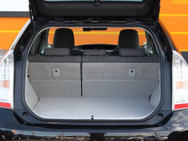 プリウス Ｓ　Ｂｌｕｅｔｏｏｔｈ接続・バックカメラ・ＥＴＣ・ワンセグ・ドライブレコーダー・スマートキー・プッシュスタート・純正１５インチアルミ・ドアバイザー・オートＡ／Ｃ・ヘッドライトレベライザー（29枚目）