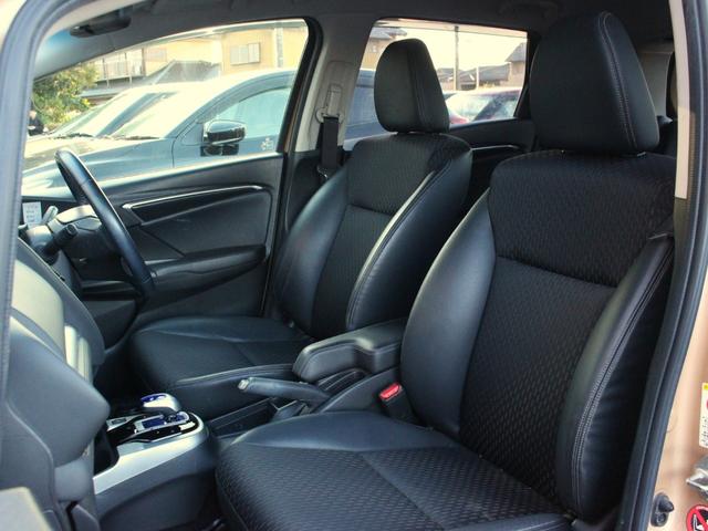 フィットハイブリッド Lパッケージ ワンオーナー・ハーフレザーシート・LEDヘッドライト・バックカメラ・メモリーナビ・フルセグ・USB入力・スマートキー・ETC・クルーズコントロール・オートA/C・ウィンカーミラー(5枚目)