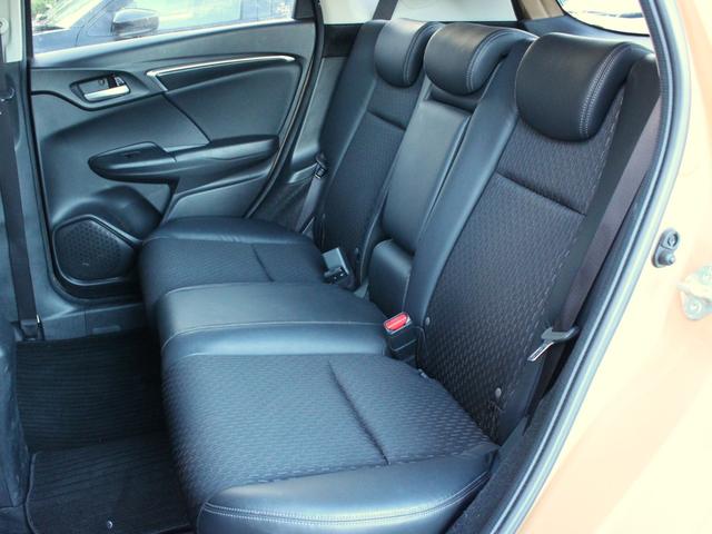 フィットハイブリッド Lパッケージ ワンオーナー・ハーフレザーシート・LEDヘッドライト・バックカメラ・メモリーナビ・フルセグ・USB入力・スマートキー・ETC・クルーズコントロール・オートA/C・ウィンカーミラー(6枚目)