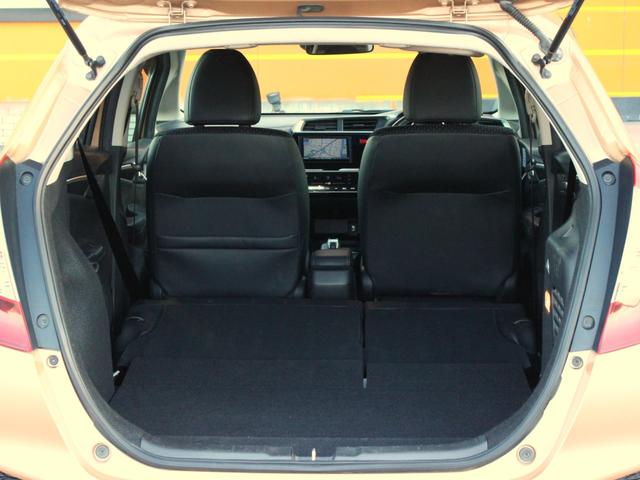 フィットハイブリッド Lパッケージ ワンオーナー・ハーフレザーシート・LEDヘッドライト・バックカメラ・メモリーナビ・フルセグ・USB入力・スマートキー・ETC・クルーズコントロール・オートA/C・ウィンカーミラー(10枚目)