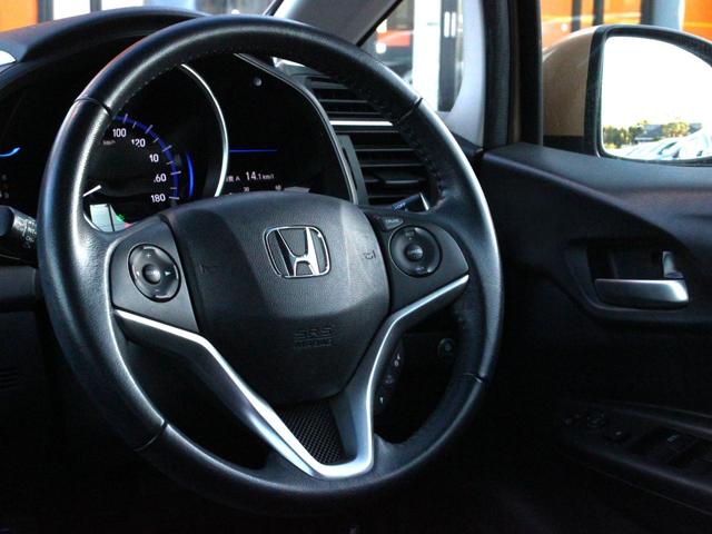 フィットハイブリッド Lパッケージ ワンオーナー・ハーフレザーシート・LEDヘッドライト・バックカメラ・メモリーナビ・フルセグ・USB入力・スマートキー・ETC・クルーズコントロール・オートA/C・ウィンカーミラー(11枚目)