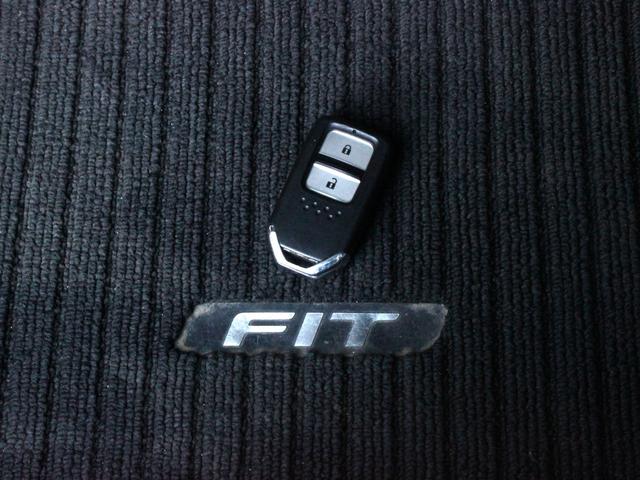 フィットハイブリッド Lパッケージ ワンオーナー・ハーフレザーシート・LEDヘッドライト・バックカメラ・メモリーナビ・フルセグ・USB入力・スマートキー・ETC・クルーズコントロール・オートA/C・ウィンカーミラー(16枚目)