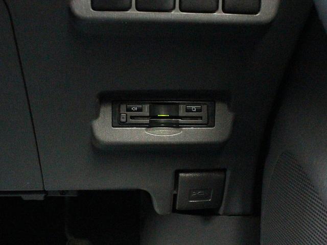 プリウスアルファ Sツーリングセレクション LEDヘッドライト&フォグランプ・Bluetooth接続・バックカメラ・フリップダウンモニター・スマートキー・ETC・オートA/C・社外ウッドコンビハンドル・純正17インチアルミ・プッシュスタート(15枚目)