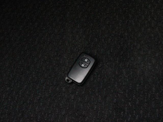 プリウスアルファ Sツーリングセレクション LEDヘッドライト&フォグランプ・Bluetooth接続・バックカメラ・フリップダウンモニター・スマートキー・ETC・オートA/C・社外ウッドコンビハンドル・純正17インチアルミ・プッシュスタート(16枚目)