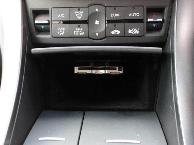 アコードツアラー 20TL スマートスタイルパッケージ Gathersナビ・ルーフレール・バックカメラ・地デジ・ETC・クルーズコントロール・スマートキー・HIDヘッドライト・パドルシフト・横滑り防止装置・社外17インチアルミ・ドアバイザー(14枚目)