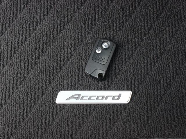 アコードツアラー 20TL スマートスタイルパッケージ Gathersナビ・ルーフレール・バックカメラ・地デジ・ETC・クルーズコントロール・スマートキー・HIDヘッドライト・パドルシフト・横滑り防止装置・社外17インチアルミ・ドアバイザー(16枚目)