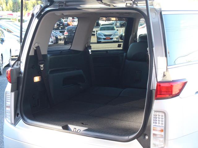 エルグランド ２５０ハイウェイスター　両側電動スライドドア・ハーフレザーシート・Ｂｌｕｅｔｏｏｔｈ接続・フルセグ・フリップダウンモニター・バックカメラ・ＥＴＣ・社外２０インチアルミ・インテリキー・プッシュスタート・オートＡ／Ｃ・ドアバイザ（30枚目）