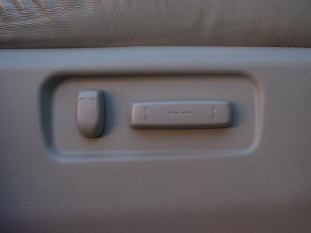 エリシオンプレステージ ＳＧ　電動本革シート・両側電動スライドドア・バックカメラ・ウッドコンビハンドル・シートヒーター・クルーズコントロール・地デジ・ＥＴＣ・スマートキー・オートＡ／Ｃ・純正１８インチアルミ（6枚目）