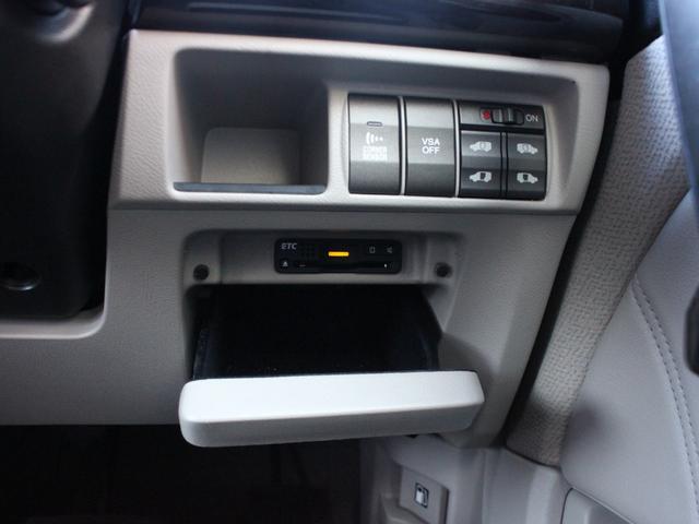 エリシオンプレステージ ＳＧ　電動本革シート・両側電動スライドドア・バックカメラ・ウッドコンビハンドル・シートヒーター・クルーズコントロール・地デジ・ＥＴＣ・スマートキー・オートＡ／Ｃ・純正１８インチアルミ（17枚目）