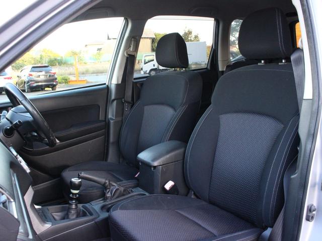 フォレスター ２．０ｉ－Ｌ　６速ＭＴ・Ｂｌｕｅｔｏｏｔｈ接続・バックカメラ・クルーズコントロール・ＥＴＣ・スマートキー・フルセグ・オートＡ／Ｃ・プッシュスタート・ＨＩＤヘッドライト・純正１７インチアルミ・ウィンカーミラー（6枚目）