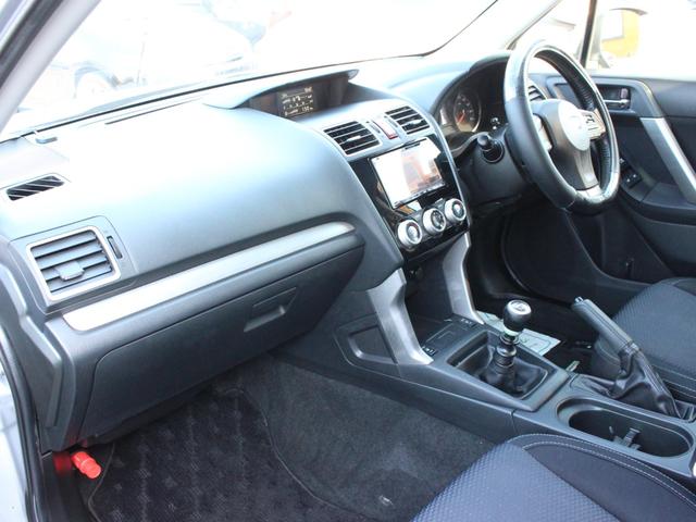 フォレスター ２．０ｉ－Ｌ　６速ＭＴ・Ｂｌｕｅｔｏｏｔｈ接続・バックカメラ・クルーズコントロール・ＥＴＣ・スマートキー・フルセグ・オートＡ／Ｃ・プッシュスタート・ＨＩＤヘッドライト・純正１７インチアルミ・ウィンカーミラー（41枚目）