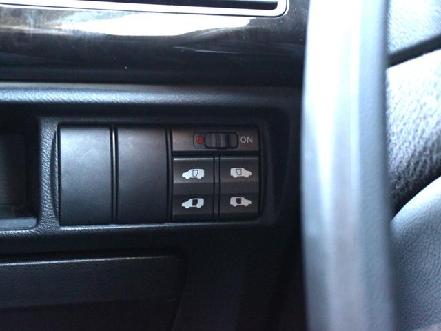 エリシオンプレステージ Ｓ　ＨＤＤナビスペシャルパッケージ　ハーフレザーシート・両側電動スライドドア・フリップダウンモニター・バックカメラ・スマートキー・ウッドコンビハンドル・ＥＴＣ・ＨＩＤヘッドライト・オートＡ／Ｃ・ＨＤＤナビ・ドアバイザー・純正１７アルミ（13枚目）