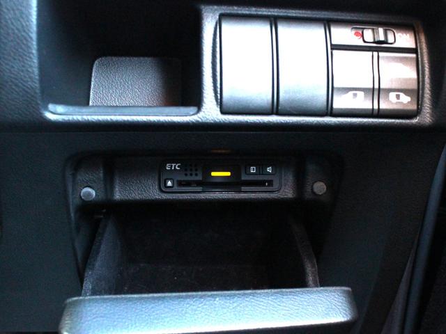 エリシオンプレステージ Ｓ　ＨＤＤナビスペシャルパッケージ　ハーフレザーシート・両側電動スライドドア・フリップダウンモニター・バックカメラ・スマートキー・ウッドコンビハンドル・ＥＴＣ・ＨＩＤヘッドライト・オートＡ／Ｃ・ＨＤＤナビ・ドアバイザー・純正１７アルミ（15枚目）