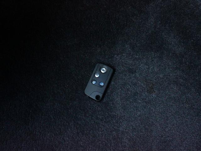 エリシオンプレステージ Ｓ　ＨＤＤナビスペシャルパッケージ　ハーフレザーシート・両側電動スライドドア・フリップダウンモニター・バックカメラ・スマートキー・ウッドコンビハンドル・ＥＴＣ・ＨＩＤヘッドライト・オートＡ／Ｃ・ＨＤＤナビ・ドアバイザー・純正１７アルミ（16枚目）