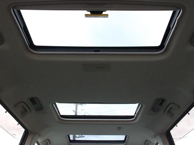 デリカＤ：５ Ｇ　パワーパッケージ　トリプルサンルーフ・後席モニター・サイドステップ・ＪＡＯＳリヤスキッドプレート＆ドアハンドルカバー・スマートキー・クルーズコントロール・フルセグ・電動スライドドア・パドルシフト・社外１６インチアルミ（4枚目）