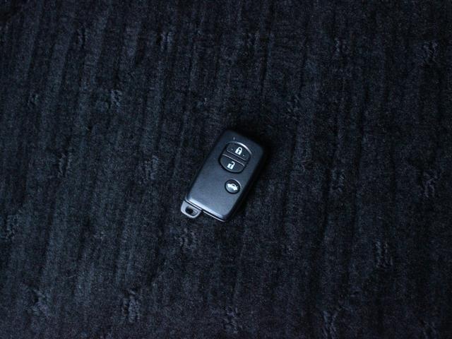 フォレスター ２．０ｉ－Ｓ　アイサイト　パワーシート・シートヒーター・Ｂｌｕｅｔｏｏｔｈ接続・バックカメラ・ＥＴＣ・追従クルーズコントロール・スマートキー・オートＡ／Ｃ・フルセグ・ルーフキャリア・ＨＩＤヘッドライト・純正１８インチアルミ（18枚目）