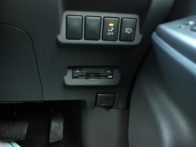 プリウスアルファ G 7人乗り・LEDヘッドライト・バックカメラ・ETC・スマートキー・プッシュスタート・ドライブレコーダー・コーナーセンサー・オートA/C・革巻きハンドル・ドアバイザー・純正16インチアルミ(13枚目)