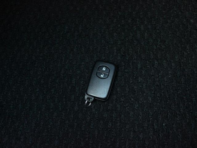 プリウスアルファ G 7人乗り・LEDヘッドライト・バックカメラ・ETC・スマートキー・プッシュスタート・ドライブレコーダー・コーナーセンサー・オートA/C・革巻きハンドル・ドアバイザー・純正16インチアルミ(17枚目)