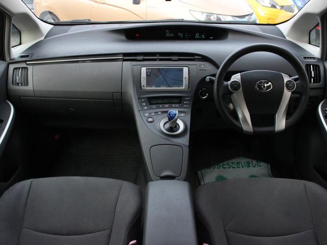 プリウス Ｌ　スマートキー・ＥＴＣ・プッシュスタート・オートＡ／Ｃ・ヘッドライトレベライザー・ワンセグ・ドアバイザー・ＣＤ／ＤＶＤ再生・純正１５インチアルミ・ウィンカーミラー（4枚目）