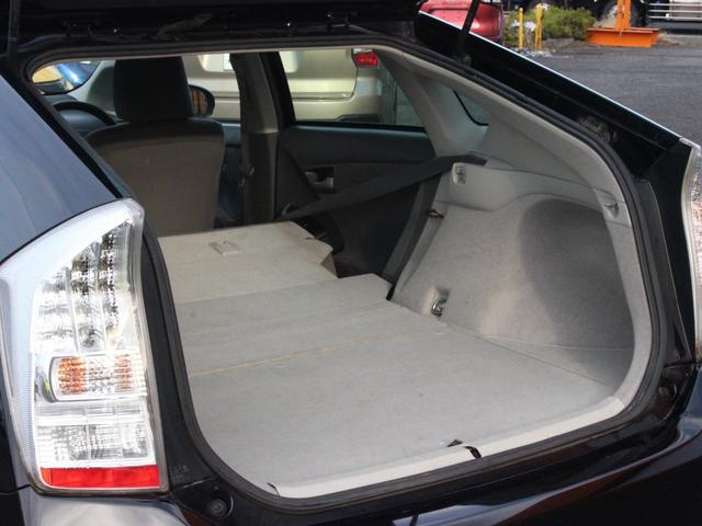 プリウス Ｌ　スマートキー・ＥＴＣ・プッシュスタート・オートＡ／Ｃ・ヘッドライトレベライザー・ワンセグ・ドアバイザー・ＣＤ／ＤＶＤ再生・純正１５インチアルミ・ウィンカーミラー（26枚目）