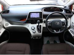 スッキリとしたシエンタらしいデザインのダッシュ回り！フロントビューの視認性もよく運転しやすいと思います★ 4