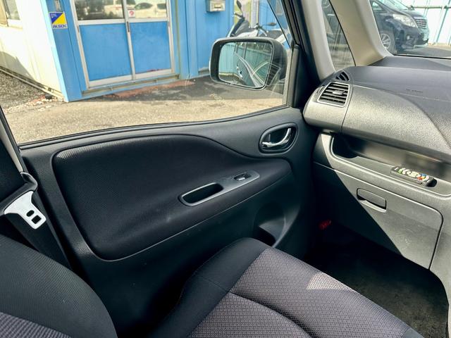 セレナ ハイウェイスター　Ｓ－ハイブリッド　両側パワースライドドア　フリップダウンモニター　社外ナビゲーション　バックカメラ　プッシュスタート　スマートキー（13枚目）