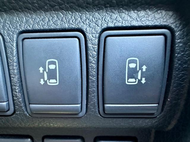 エルグランド ライダー　黒本革シート　マニュアルシート　純正ナビゲーション　フルセグＴＶ　アラウンドビューモニター　フォグランプ　横滑り防止　リアコーナーセンサー（20枚目）