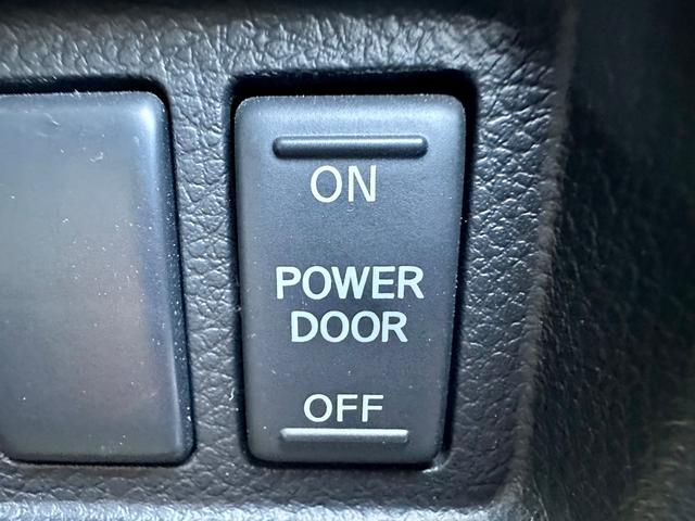 エルグランド ライダー　黒本革シート　マニュアルシート　純正ナビゲーション　フルセグＴＶ　アラウンドビューモニター　フォグランプ　横滑り防止　リアコーナーセンサー（44枚目）