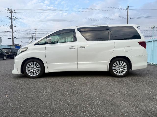 アルファード ２４０Ｓ　ＴＲＤエアロパーツ　スマートキー　プッシュスタート　両側パワースライドドア　社外ナビゲーション　社外フリップダウンモニター（7枚目）