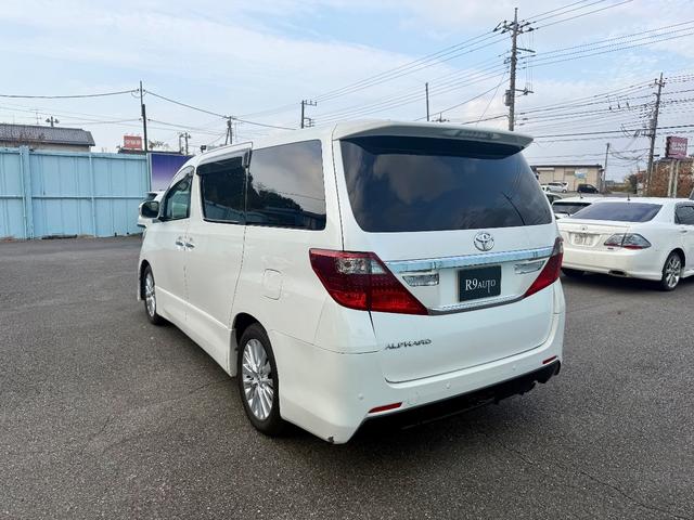 アルファード ２４０Ｓ　ＴＲＤエアロパーツ　スマートキー　プッシュスタート　両側パワースライドドア　社外ナビゲーション　社外フリップダウンモニター（10枚目）