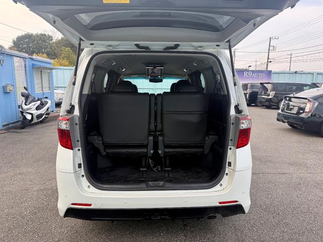 アルファード ２４０Ｓ　ＴＲＤエアロパーツ　スマートキー　プッシュスタート　両側パワースライドドア　社外ナビゲーション　社外フリップダウンモニター（18枚目）