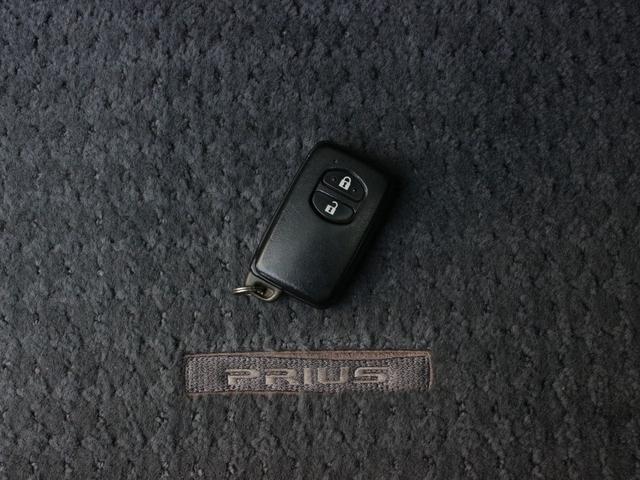 プリウス Ｓ　ＬＥＤエディション　純正ＳＤナビ・フルセグ・バックカメラ・ＥＴＣ・Ｂｌｕｅｔｏｏｔｈ接続・スマートキー・プッシュスタート・ＬＥＤヘッドライト・フォグランプ・本革巻ステアリング・純正１５ｉｎＡＷ・ウインカーミラー・Ａ／ＡＣ（21枚目）